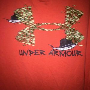 MENS UNDER ARMOUR SHIRT NEVER WORN